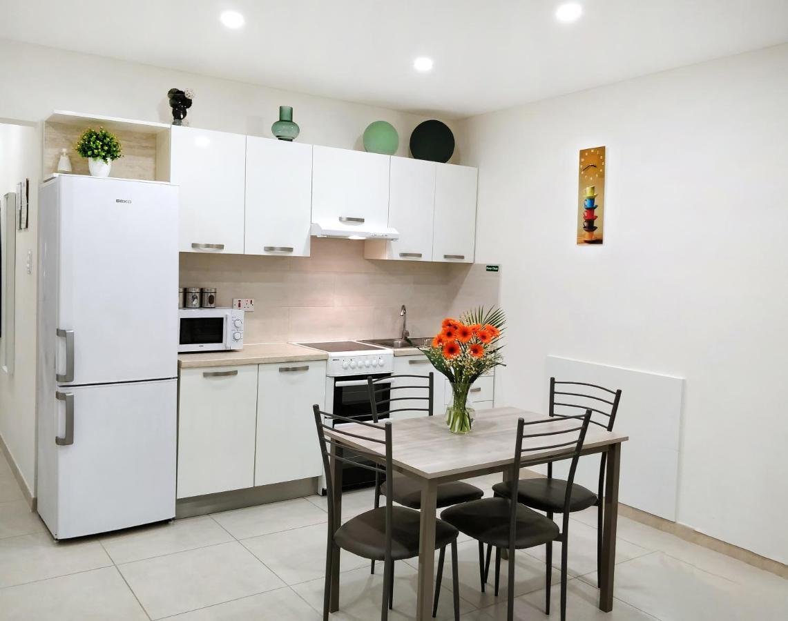 Central Rooms - Near Valletta & Sliema - Best Bus Lines Hamrun Exterior photo